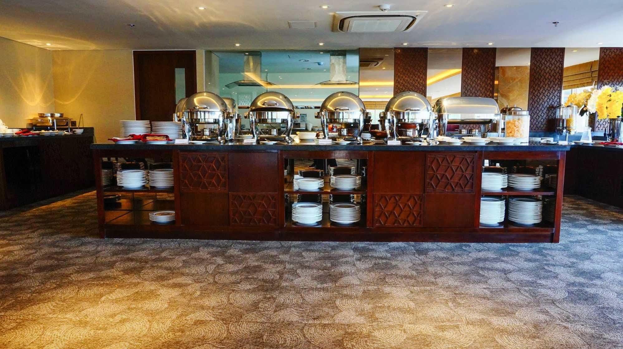 Louis Kienne Hotel Pandanaran Semarang Eksteriør billede