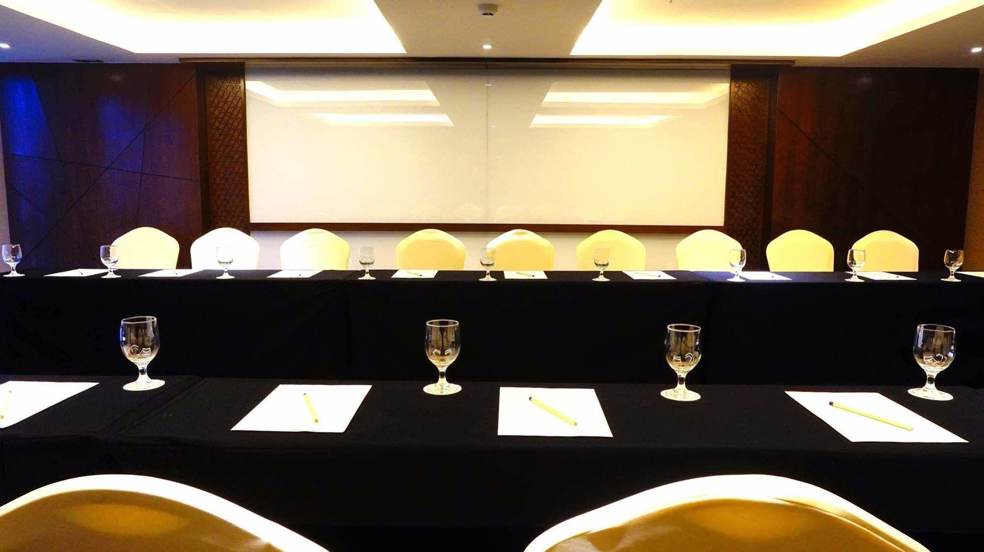Louis Kienne Hotel Pandanaran Semarang Eksteriør billede
